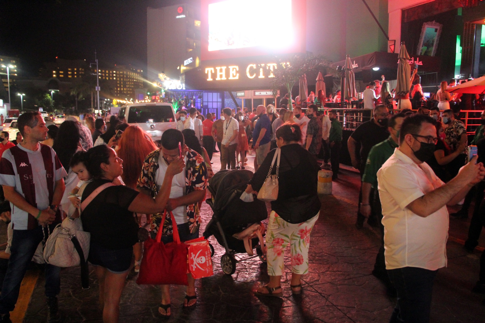 Turistas incumplen medidas sanitarias en la Zona Hotelera de Cancún