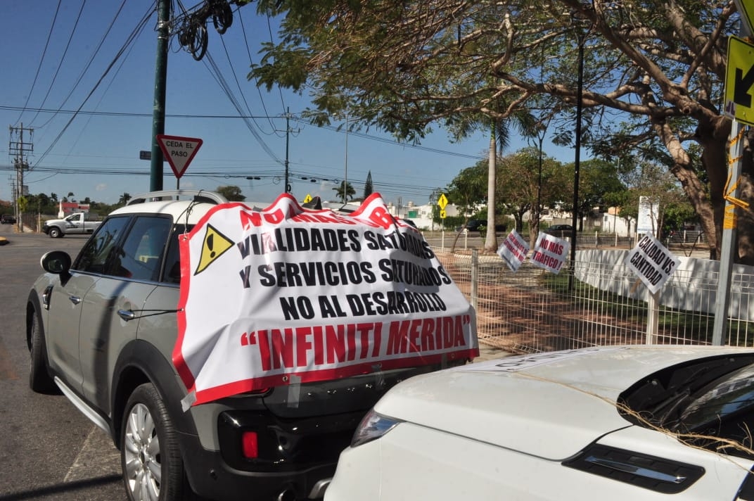 Vecinos realizan caravana contra el complejo departamental Infiniti en Mérida