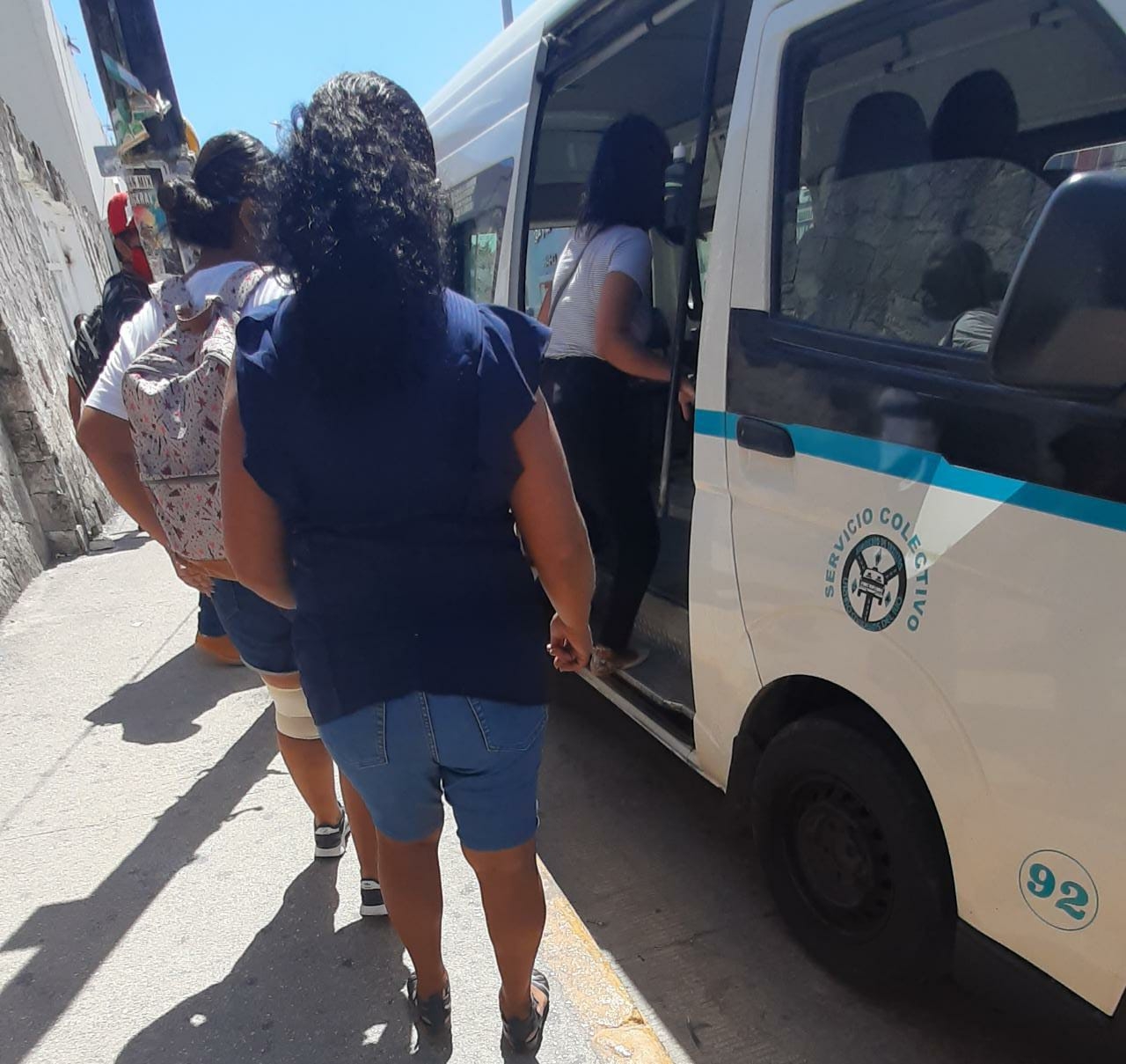 Transporte público en Playa del Carmen expone a usuarios al COVID-19