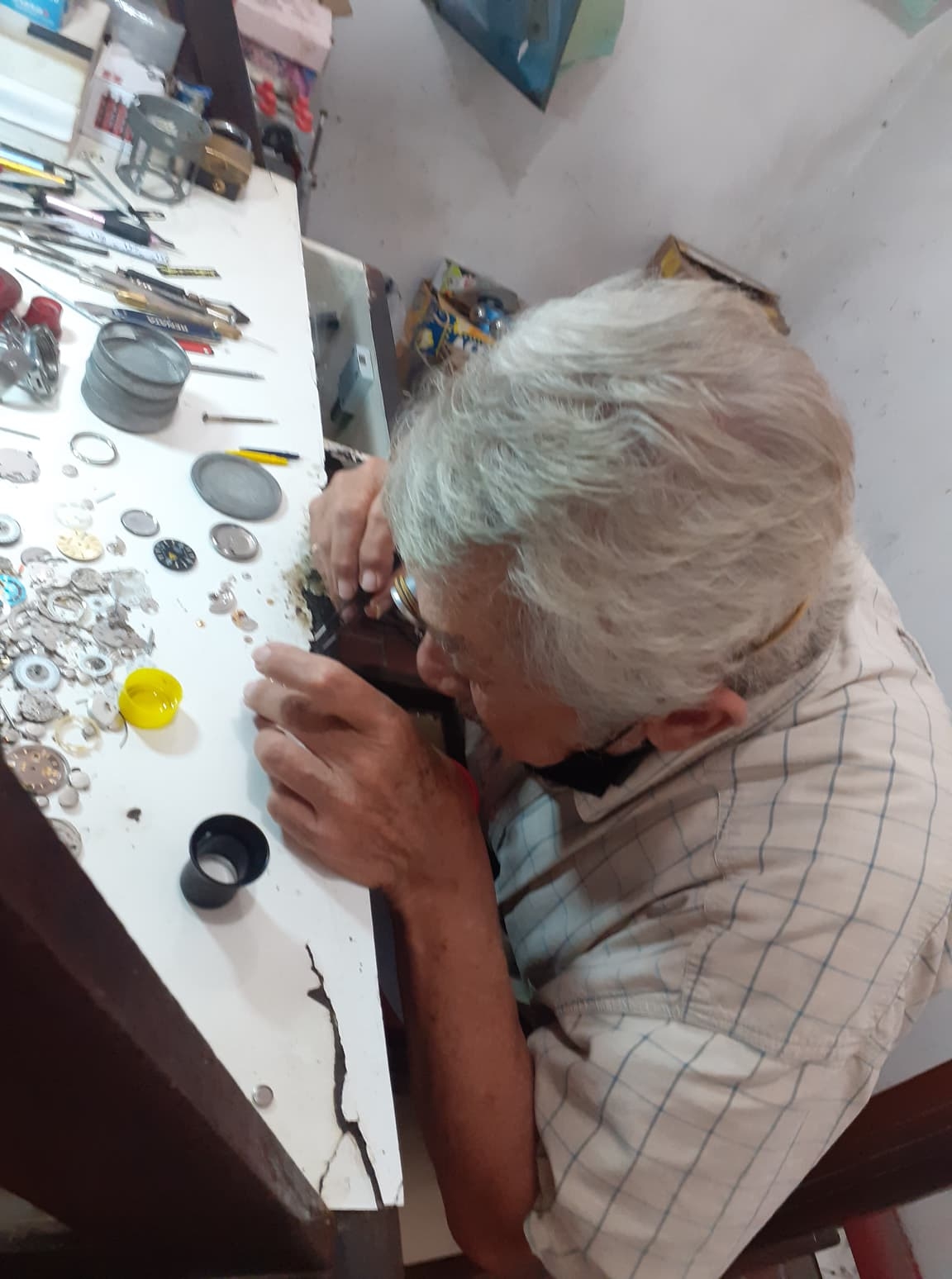 Don Alberto Cervera el 'Cronos’, uno de los relojeros más antiguos de Cozumel