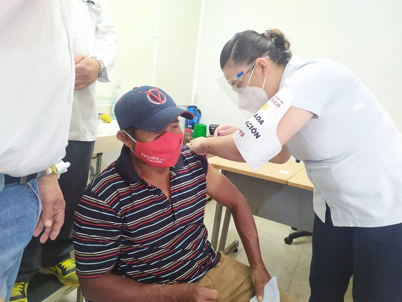 Inicia vacunación contra COVID-19 a adultos mayores en Panabá