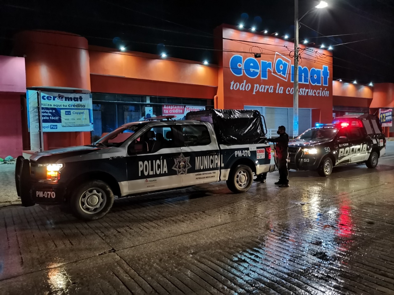 Intensa movilización policiaca por presunto robo en comercio de Ciudad del Carmen