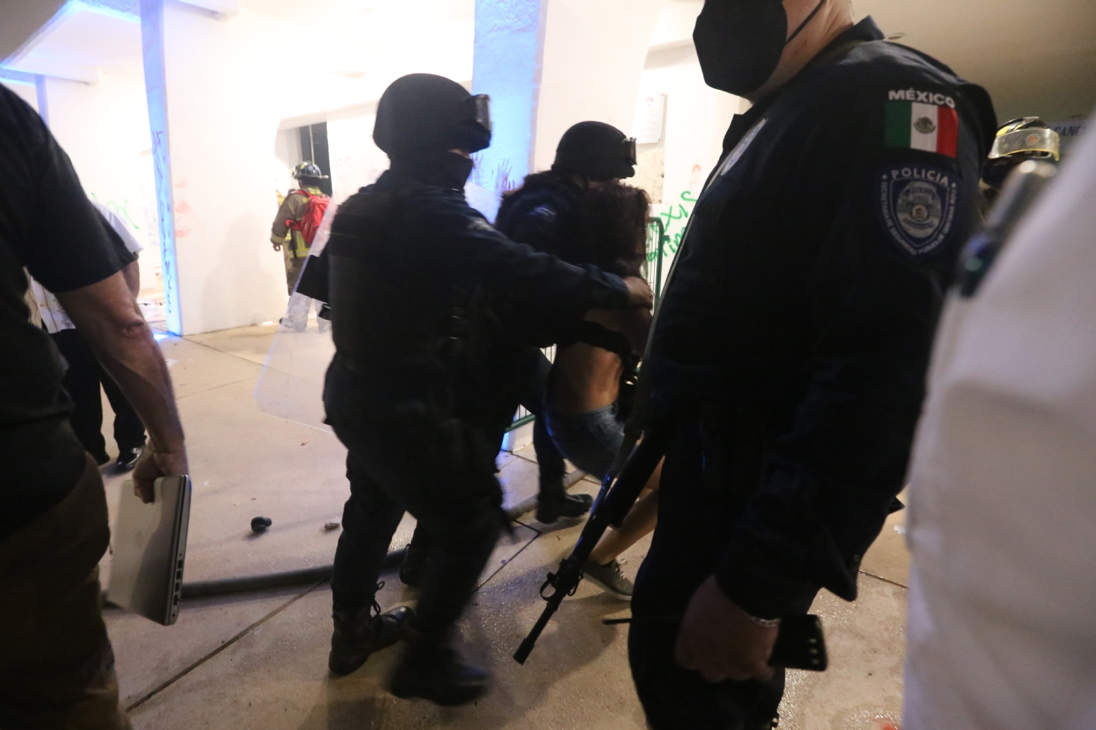Sin confirmar detención de exfuncionarios de la Policía en Cancún por el 9N