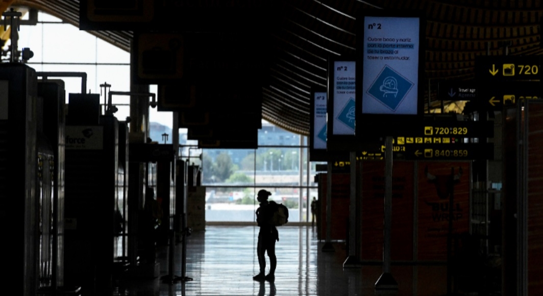 España confinará a los pasajeros provenientes de 12 países