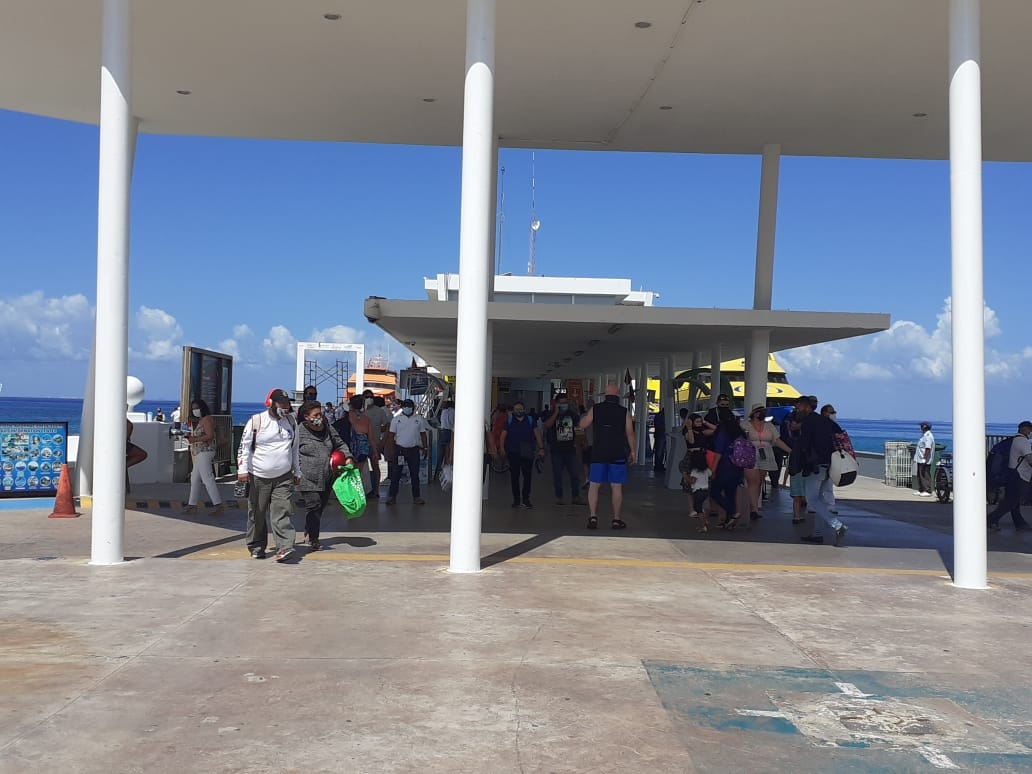 Cozumel recibe a más de mil pasajeros en su terminal marítima