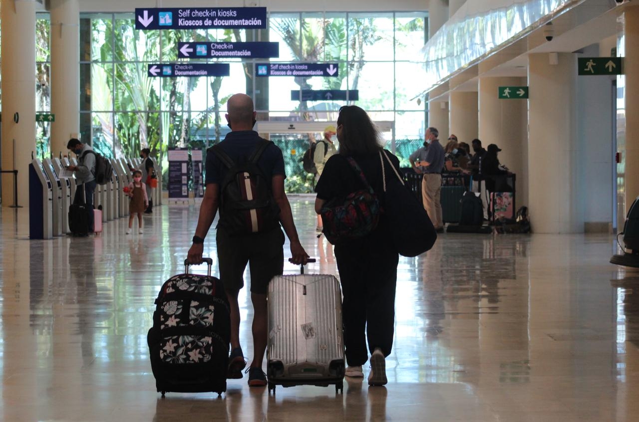 Aeropuerto de Cancún se mantiene por debajo de las 300 operaciones