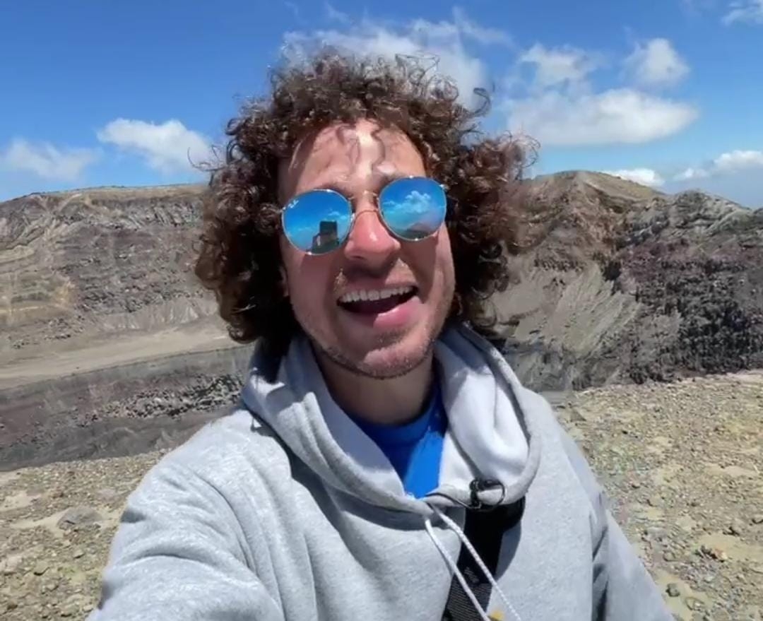 El Influencer compartió con sus seguidores su visita al volcán Ilamatepec a través de sus historias.