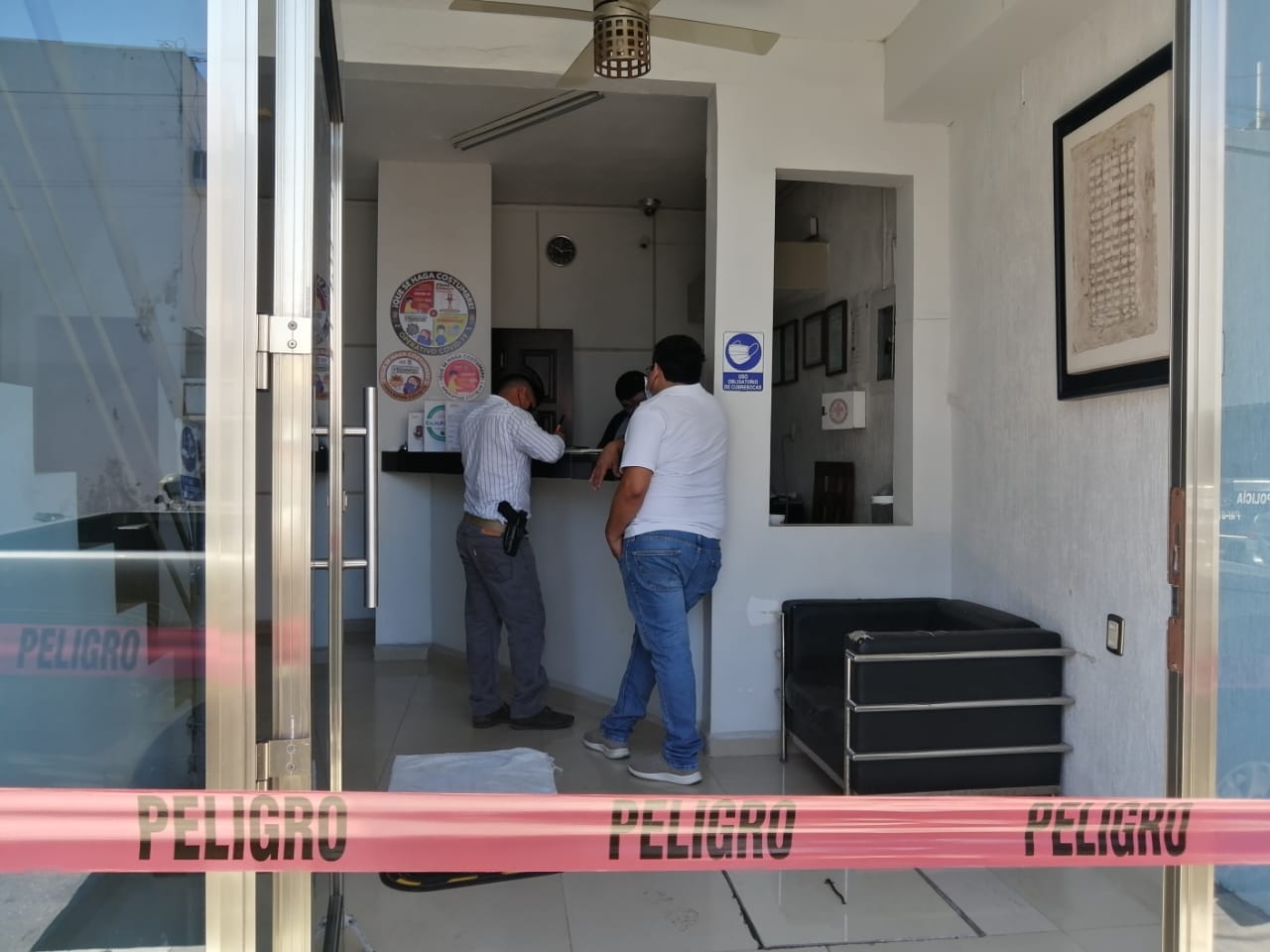  Extorsionadores cometen robo en hotel 'Brisa'”, en Ciudad del Carmen