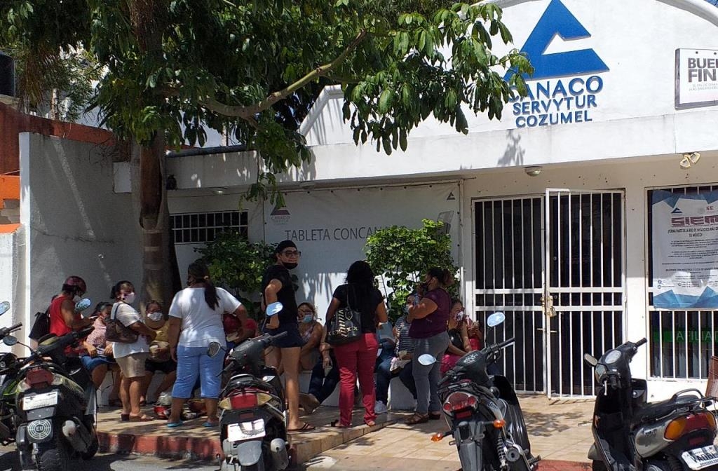 Exempleadas de la Canaco Cozumel exigen su pago de liquidación