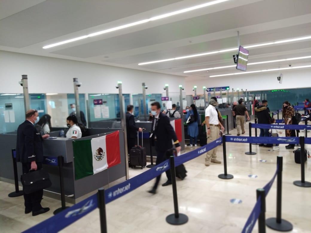 Inician labores nuevos agentes de migración en aeropuerto de Cancún