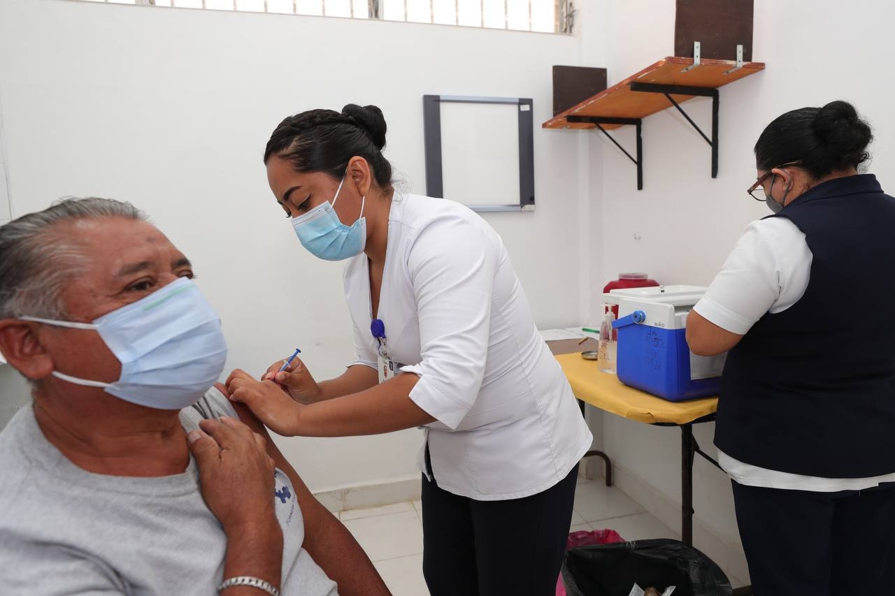 Llegan más de 12 mil vacunas contra COVID-19 para abuelitos en Yucatán