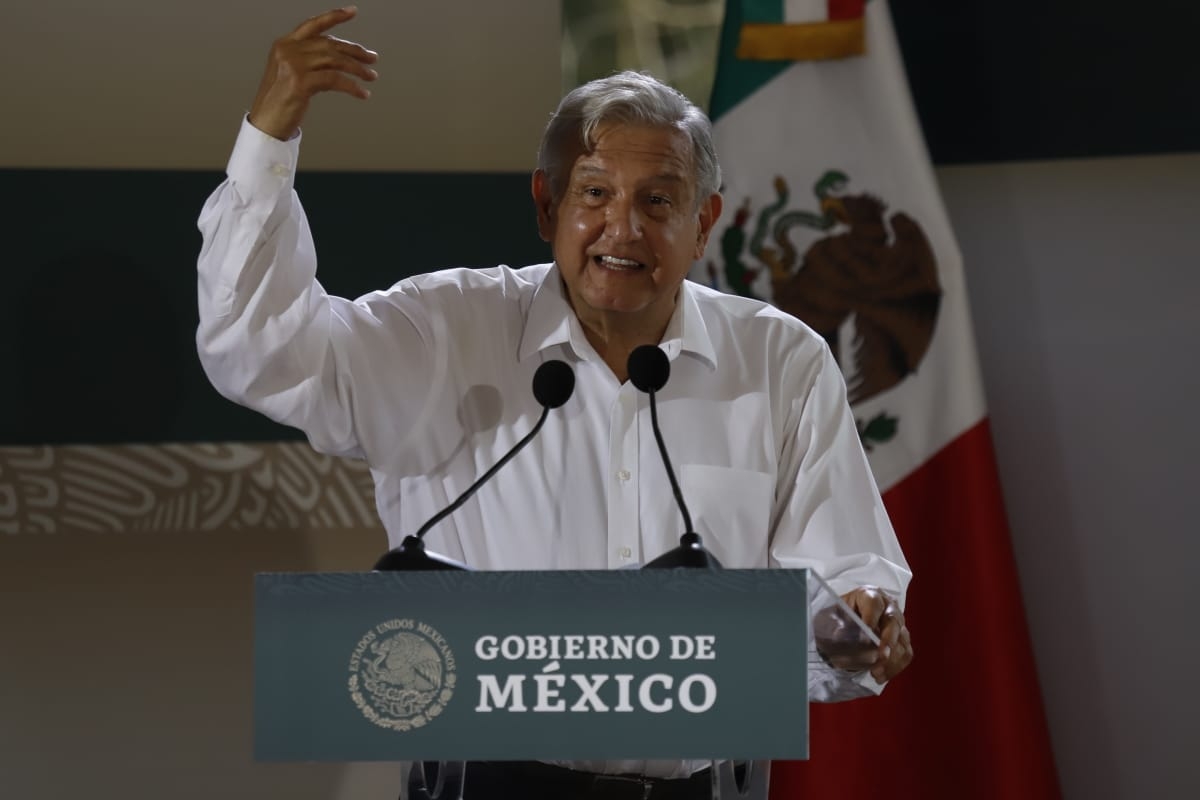AMLO prometió vacunas para maestros en Yucatán