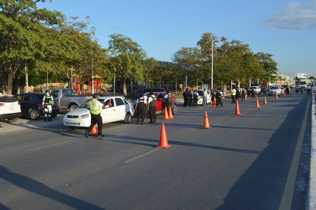 Policía y Guardia Nacional realizan operativo alcoholímetro en Campeche