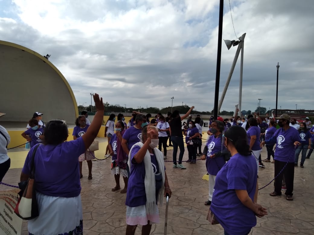 Mujeres de Kanasín marchan contra la violencia de género en Yucatán
