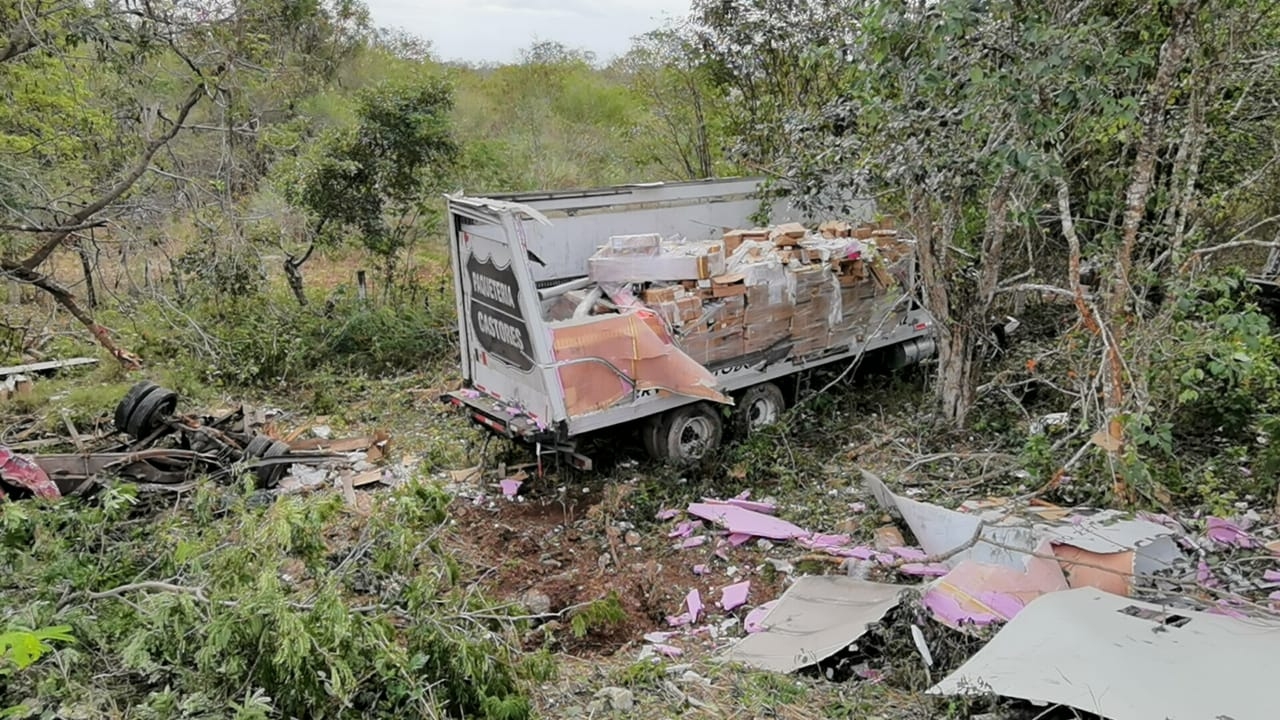 Accidente deja tres personas lesionadas y daños por 100 mil pesos en Campeche