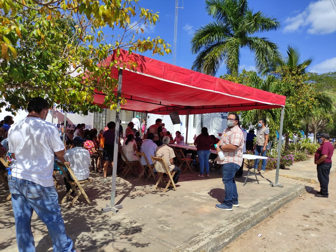 Inicia vacunación contra el COVID-19  a abuelitos en Temozón, Yucatán