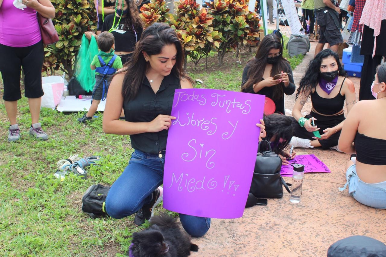 8M: Feministas en Cancún inician actividades en Malecón Tajamar (EN VIVO)