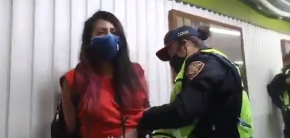 Cuatro fotoperiodistas son detenidas en el Metro Hidalgo en CDMX: VIDEO