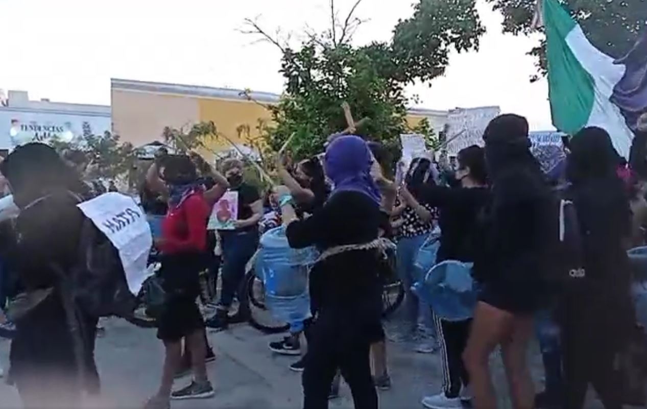 #8M2021 Mujeres marchan en Mérida contra la violencia feminicida: VIDEO