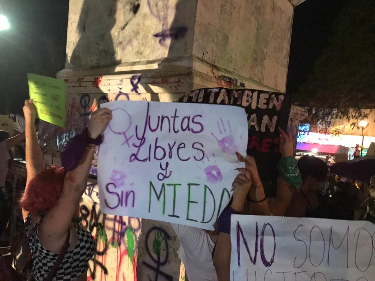 Las mujeres gritaron consignas contra la violencia de género