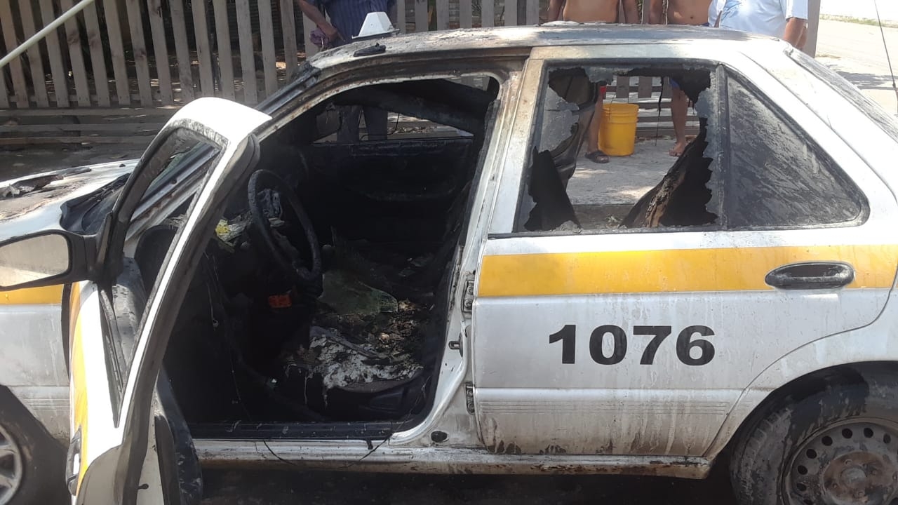 Se incendia taxi en la colonia Payo Obispo de Chetumal