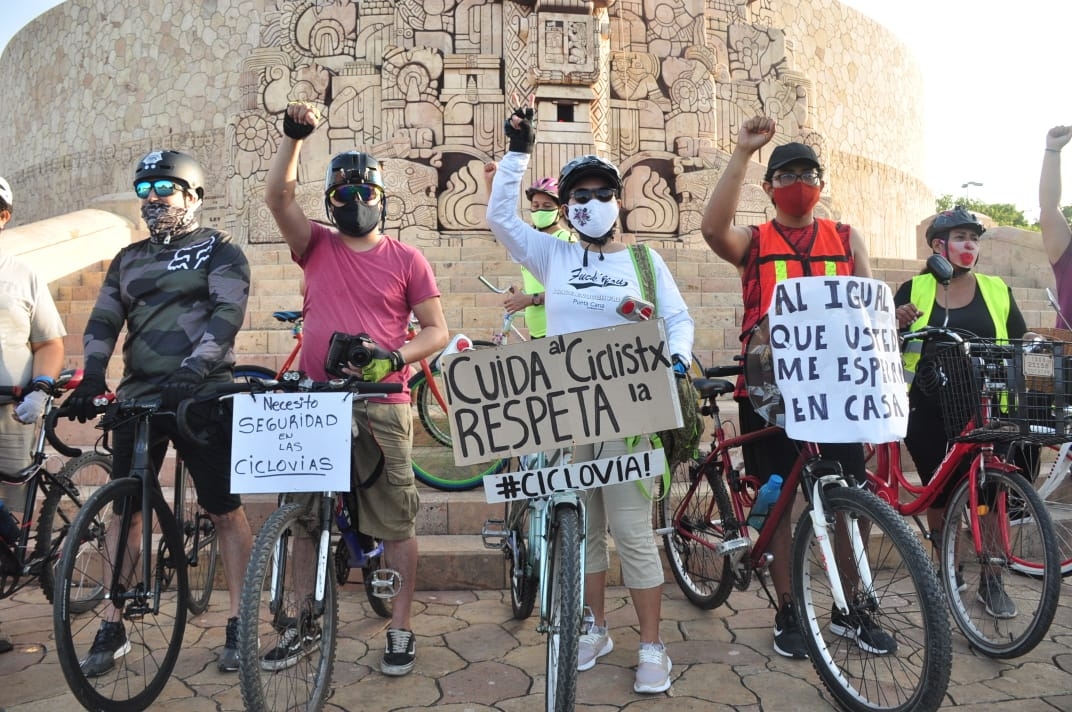 Ciclistas se manifiestan en Paseo de Montejo por respeto a las ciclovías en Mérida