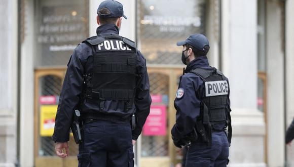 Al menos un muerto y un herido grave en un tiroteo frente a un hospital de París