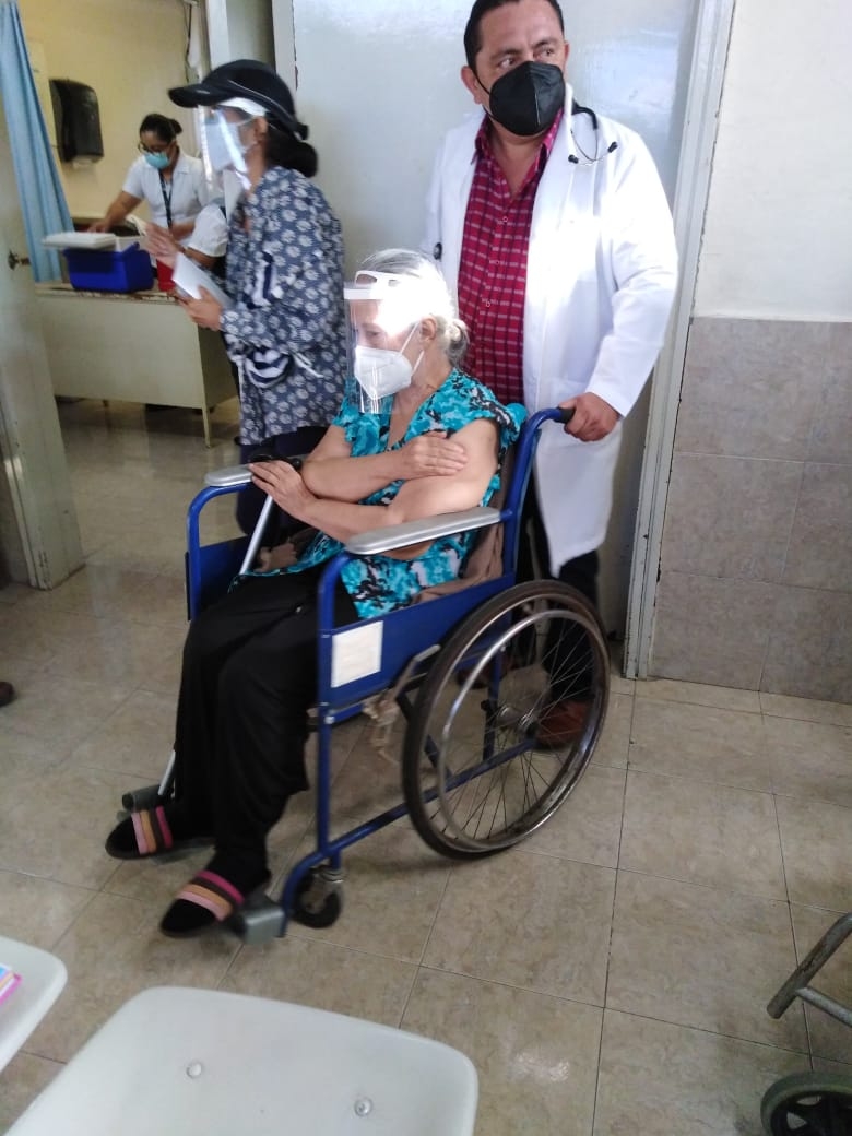 Abuelita de 78 años, primera vacunada contra COVID-19 en Tecoh, Yucatán