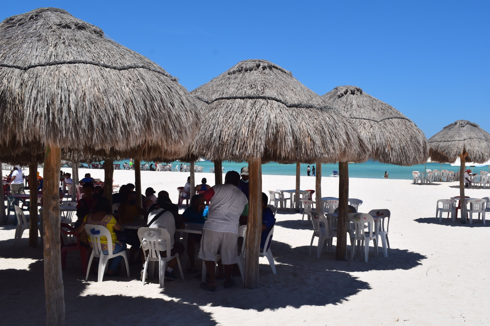 Progreso, Yucatán, recibe a turistas tras reapertura de playas