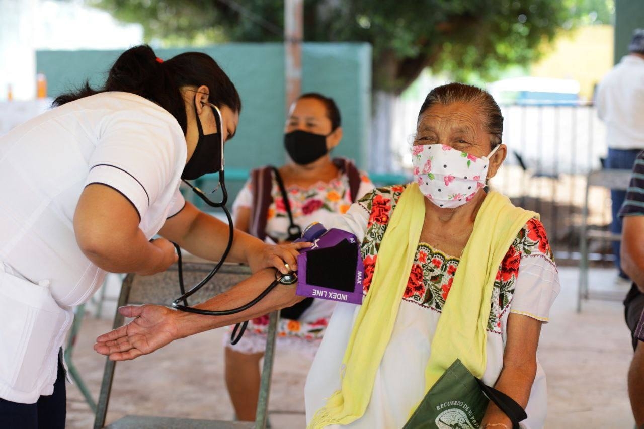 Mérida: Ya suman más de 100 mil abuelitos vacunados contra COVID-19
