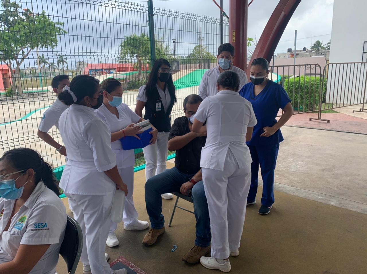 Aplican 280 vacunas contra el COVID-19 al personal de salud en Cozumel