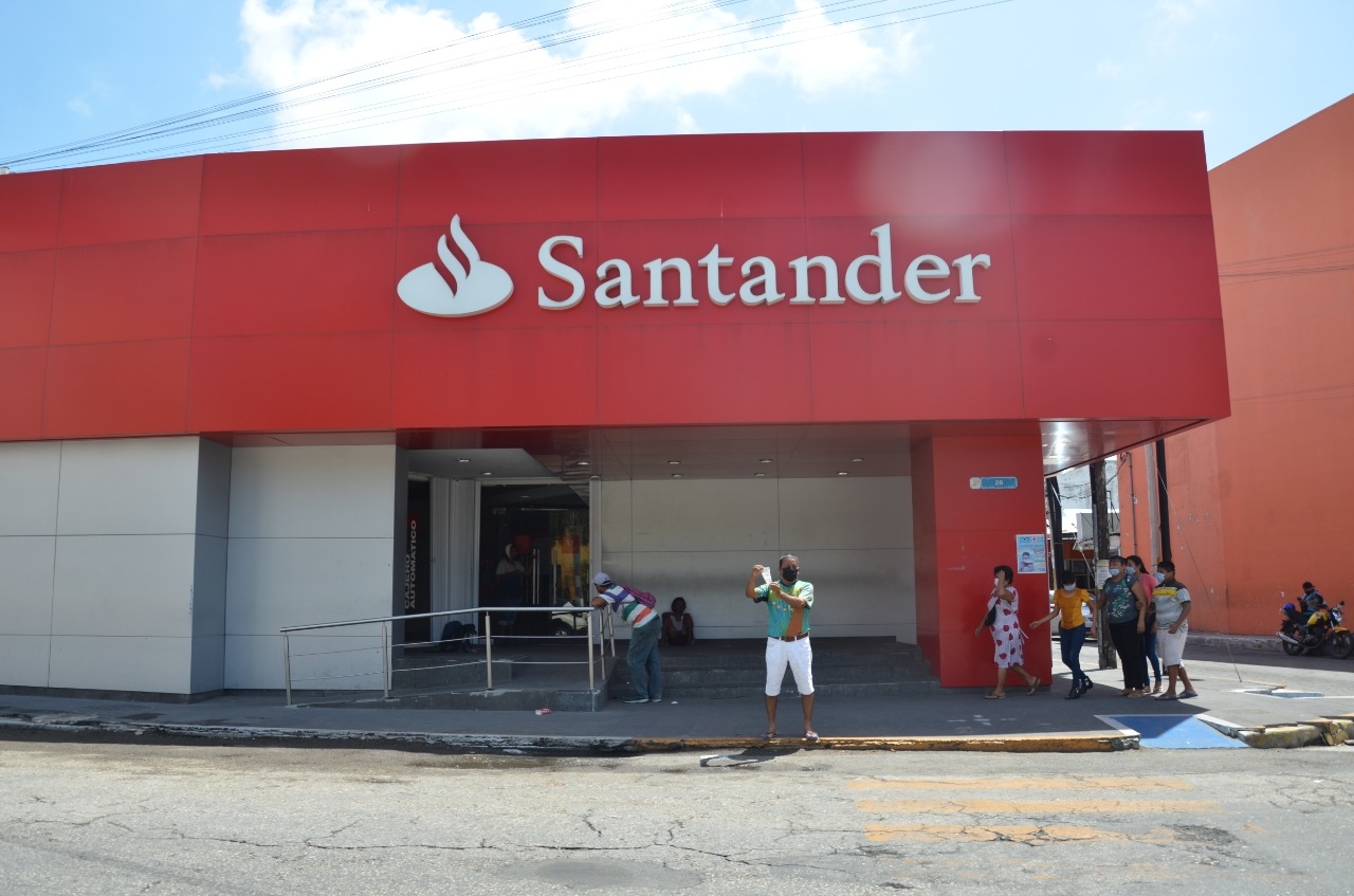 Jubilado acusa a ejecutivos de Santander de robarle dinero en Ciudad del Carmen