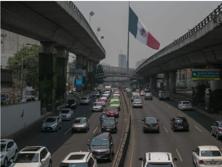 Aplican doble 'Hoy No Circula' en el Valle de México por contingencia ambiental