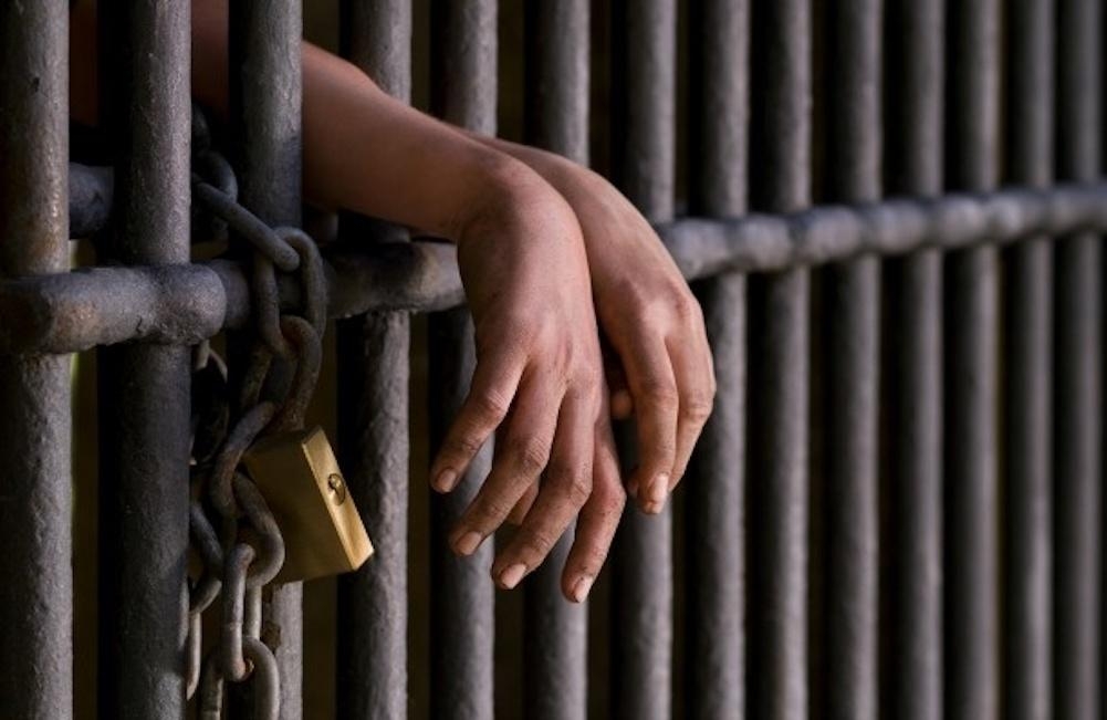 Hombre sentenciado a prisión por no pagar manutención de sus dos hijos en Mérida