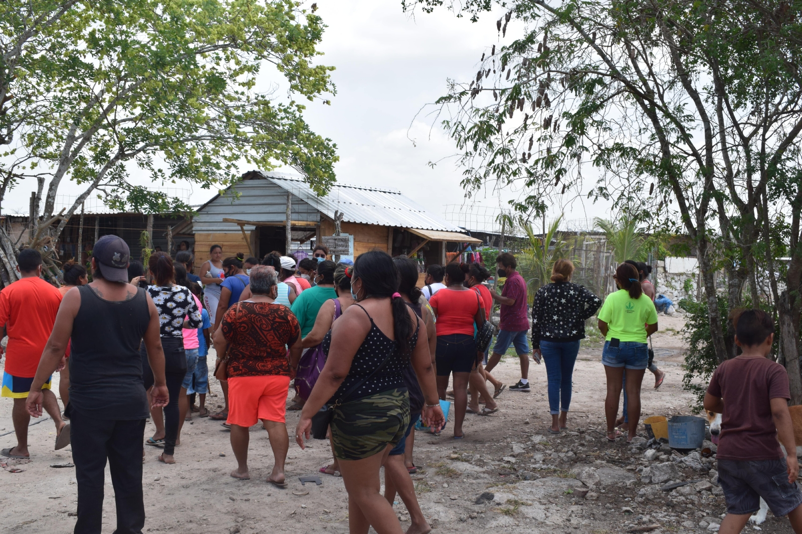 IVEY desaloja a 20 familias de la 'zona de invasores' en Flamboyanes, Progreso