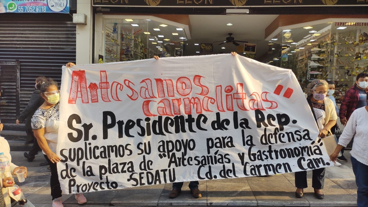 Comerciantes de Ciudad del Carmen realizan manifestación en Palacio Nacional