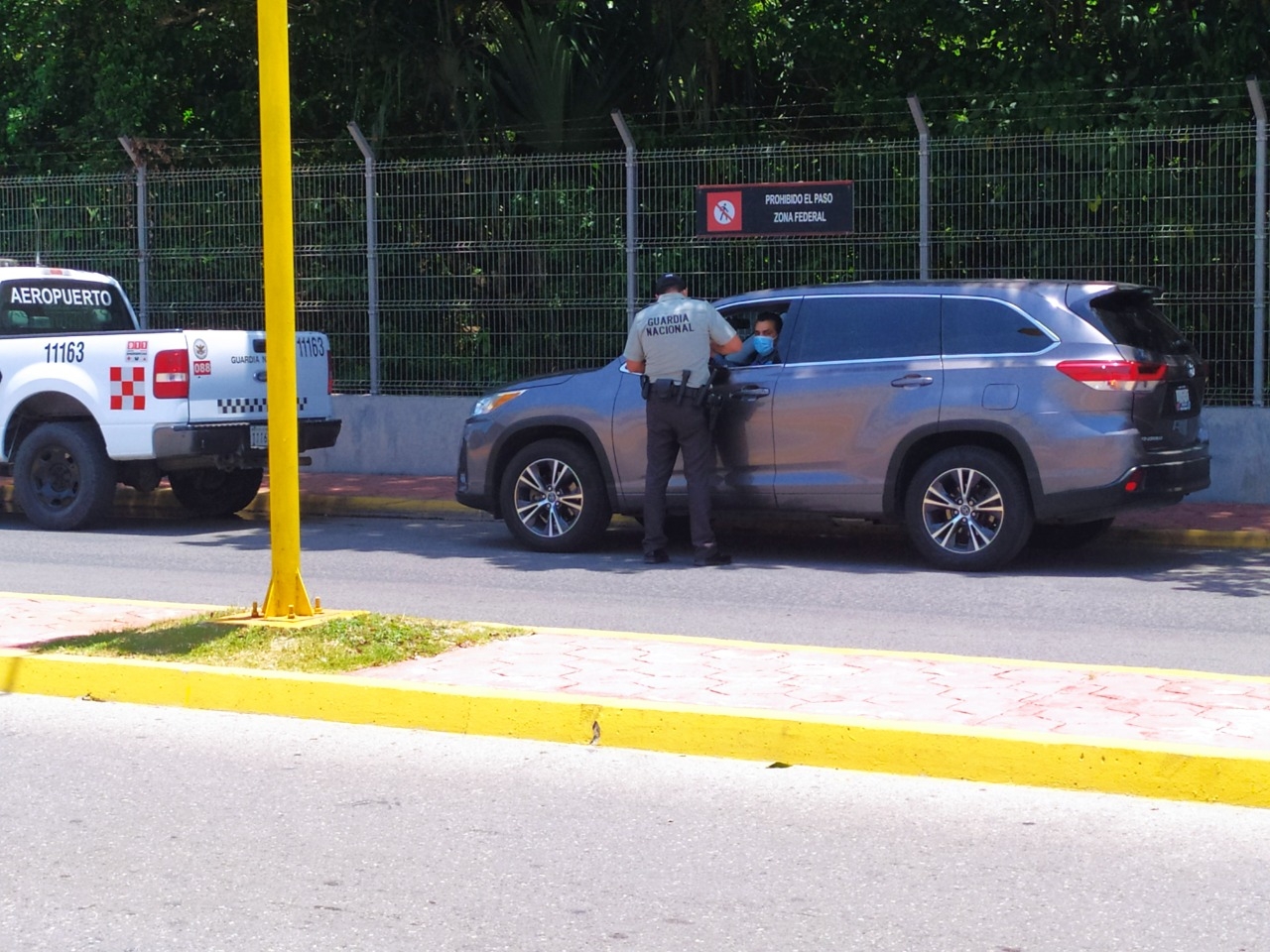 Guardia Nacional infracciona a automovilistas en el aeropuerto de Ciudad del Carmen