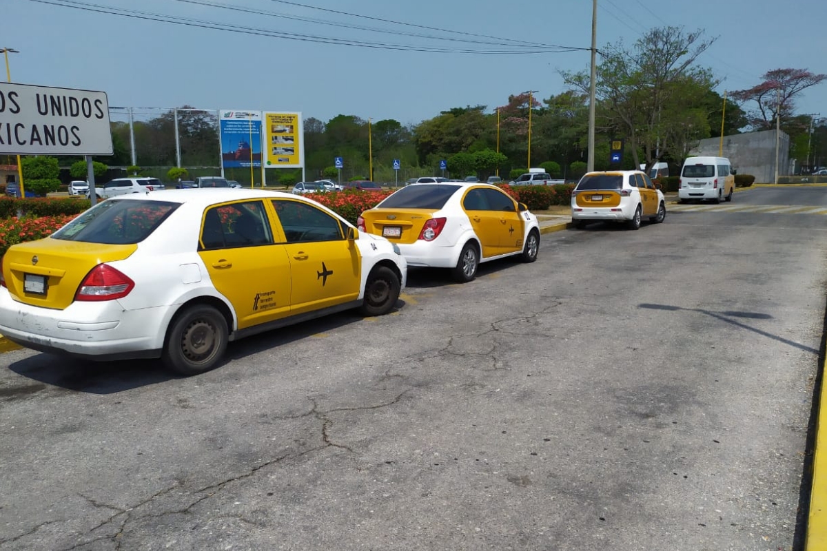 Taxistas del Aeropuerto de Ciudad del Carmen se quedan sin pasaje