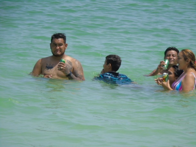 Más de 3 mil personas disfrutan de las playas de Progreso, Yucatán