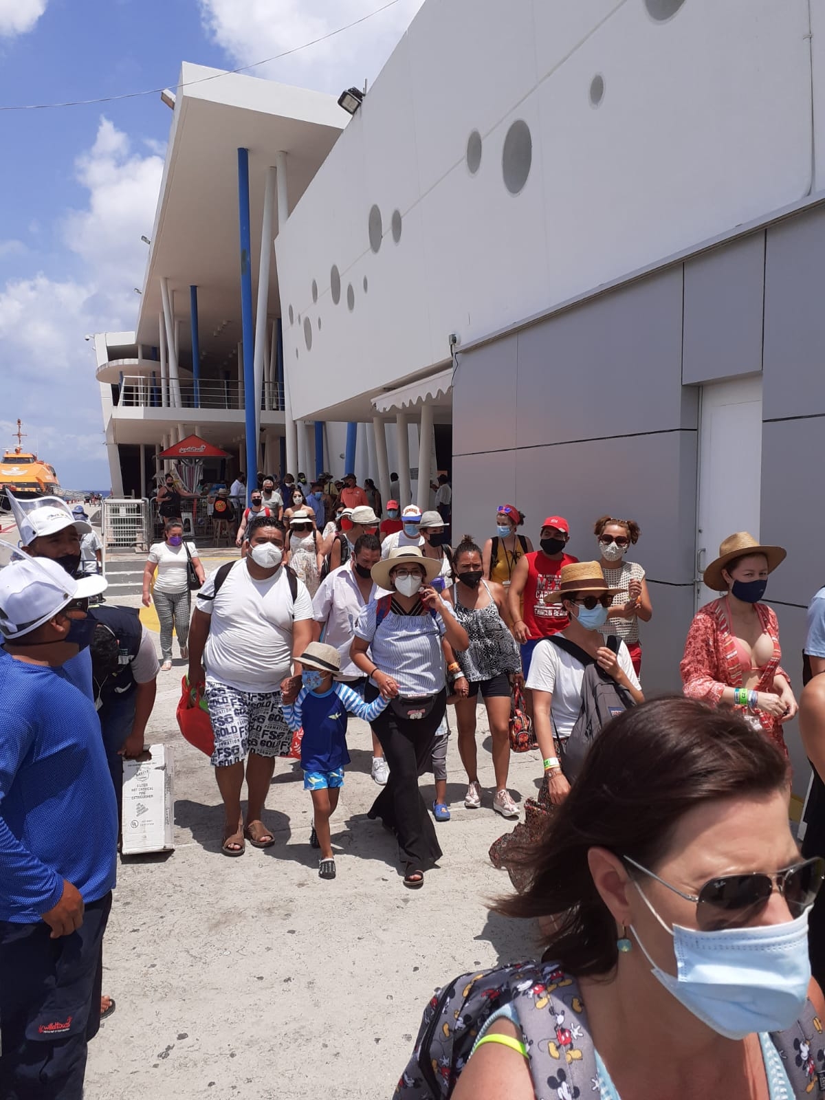 Arriban cerca de mil 500 turistas vía marítima a Cozumel