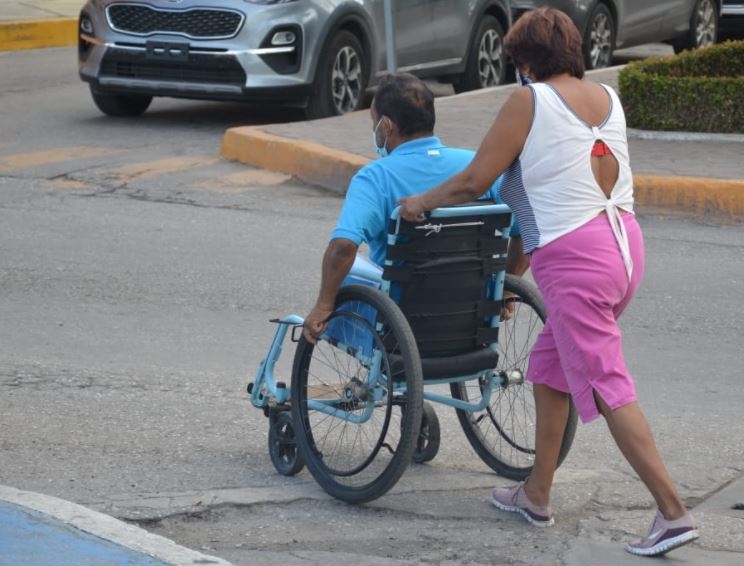 Adultos mayores de Ciudad del Carmen, ya no creen en Óscar Rosas González