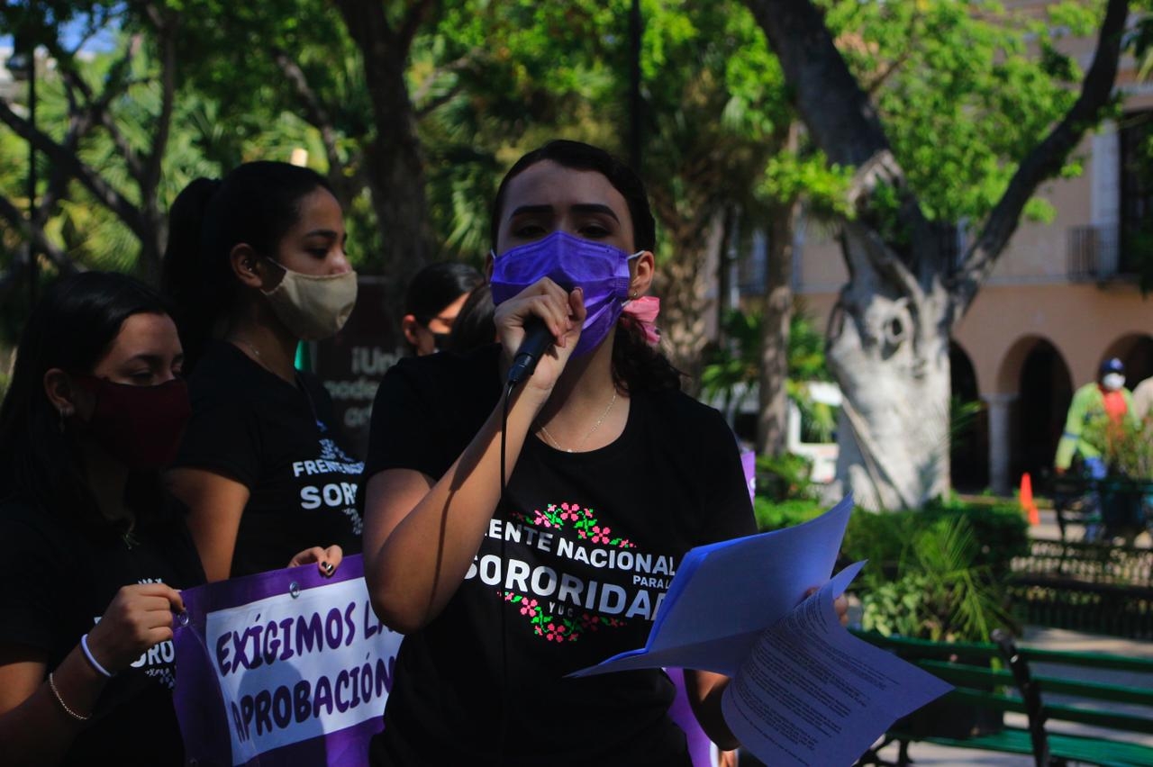 Mujeres en Yucatán piden a diputados llevar a votación reformas de la Ley Olimpia