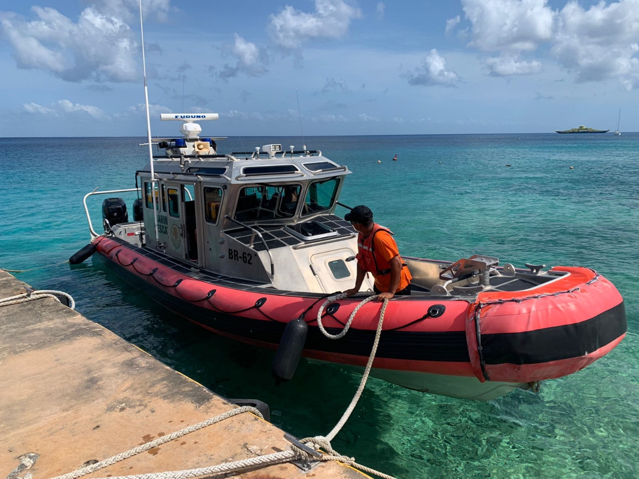 La secretaría de Marina de Cozumel rescata a una persona en Playa del Carmen