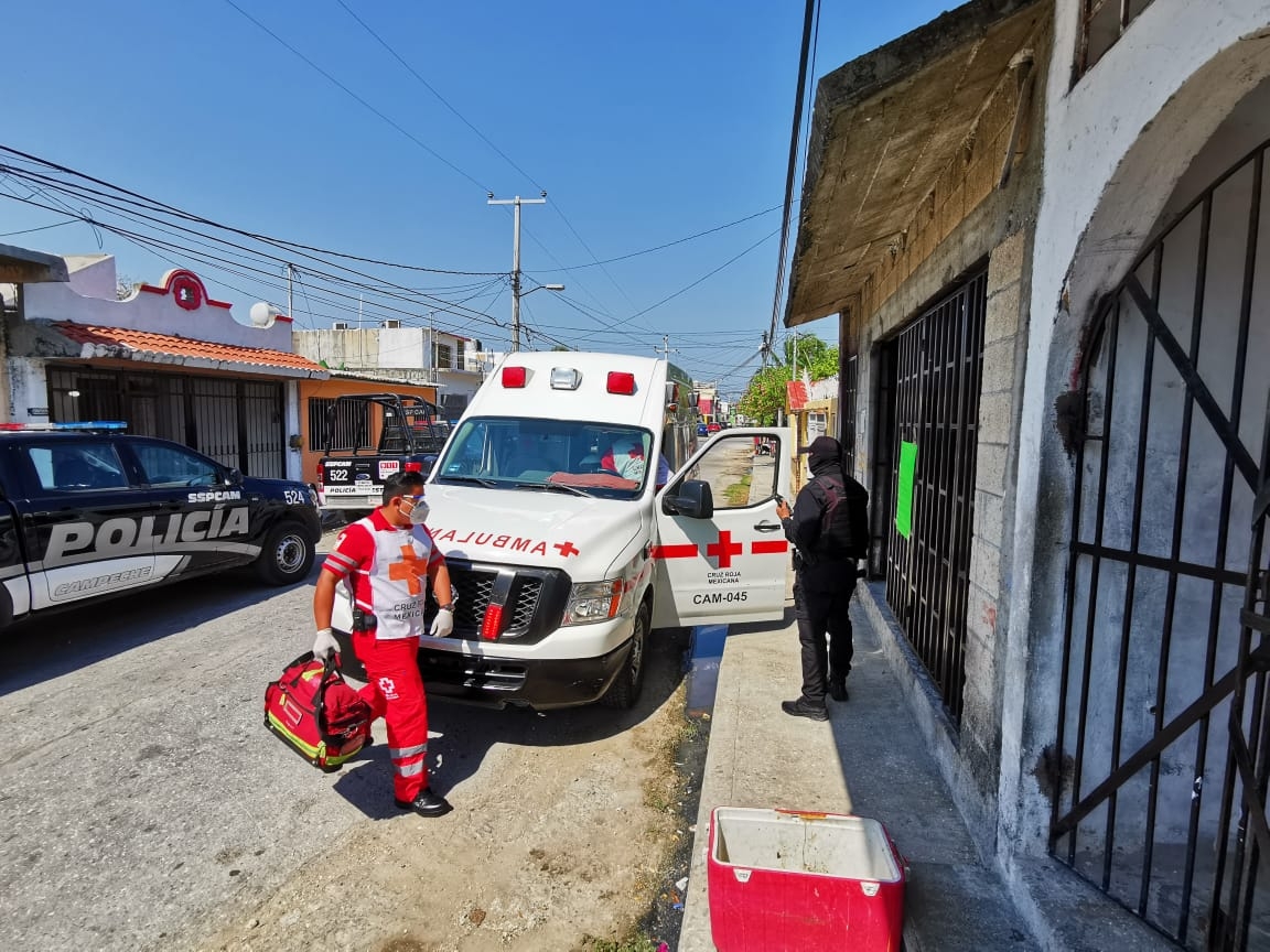Al lugar arribaron paramédicos de la Cruz Roja para dar los primeros auxilios, pero el hombre se encontraba sin signos vitales