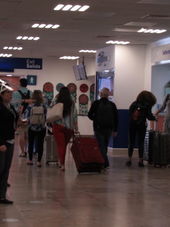 Llegan más de 350 pasajeros al aeropuerto de Cozumel este miércoles