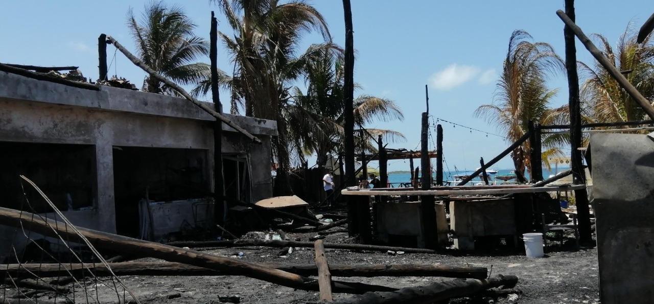 Incendio en Isla Mujeres: Restaurantes quemados podrían reabrir en una semana