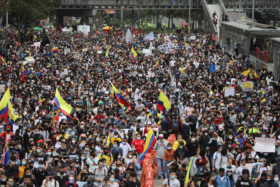 Colombia: Multitudinarias protestas por polémica reforma tributaria