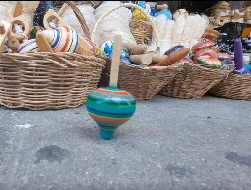 El trompo es un juguete tradicional mexicano