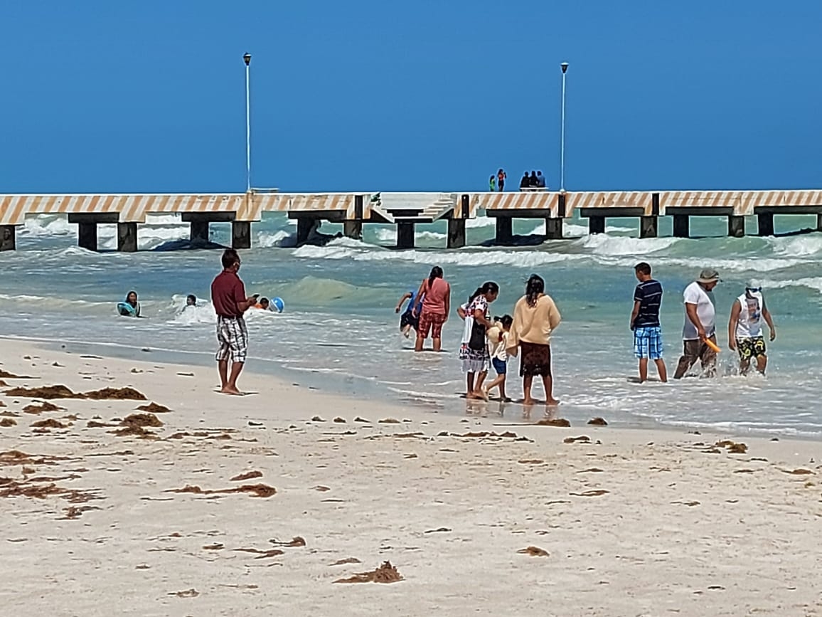 Semana Santa 2021: Pese a COVID-19, turistas abarrotan playas en Yucatán