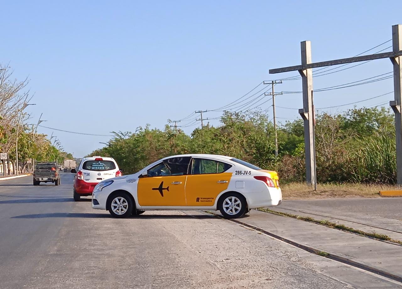 Repunta servicios de taxis en el aeropuerto durante Semana Santa en Campeche